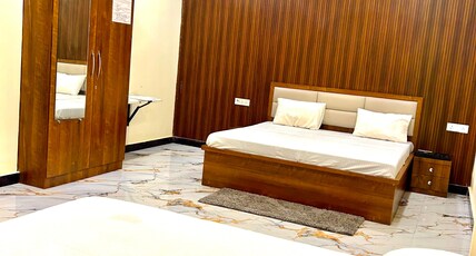 S R GUEST HOUSE Room Type - Luxury Room