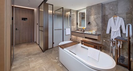 Doubletree By Hilton Yancheng Dayangwan Room Type - KING GUEST ROOM W BALCONY