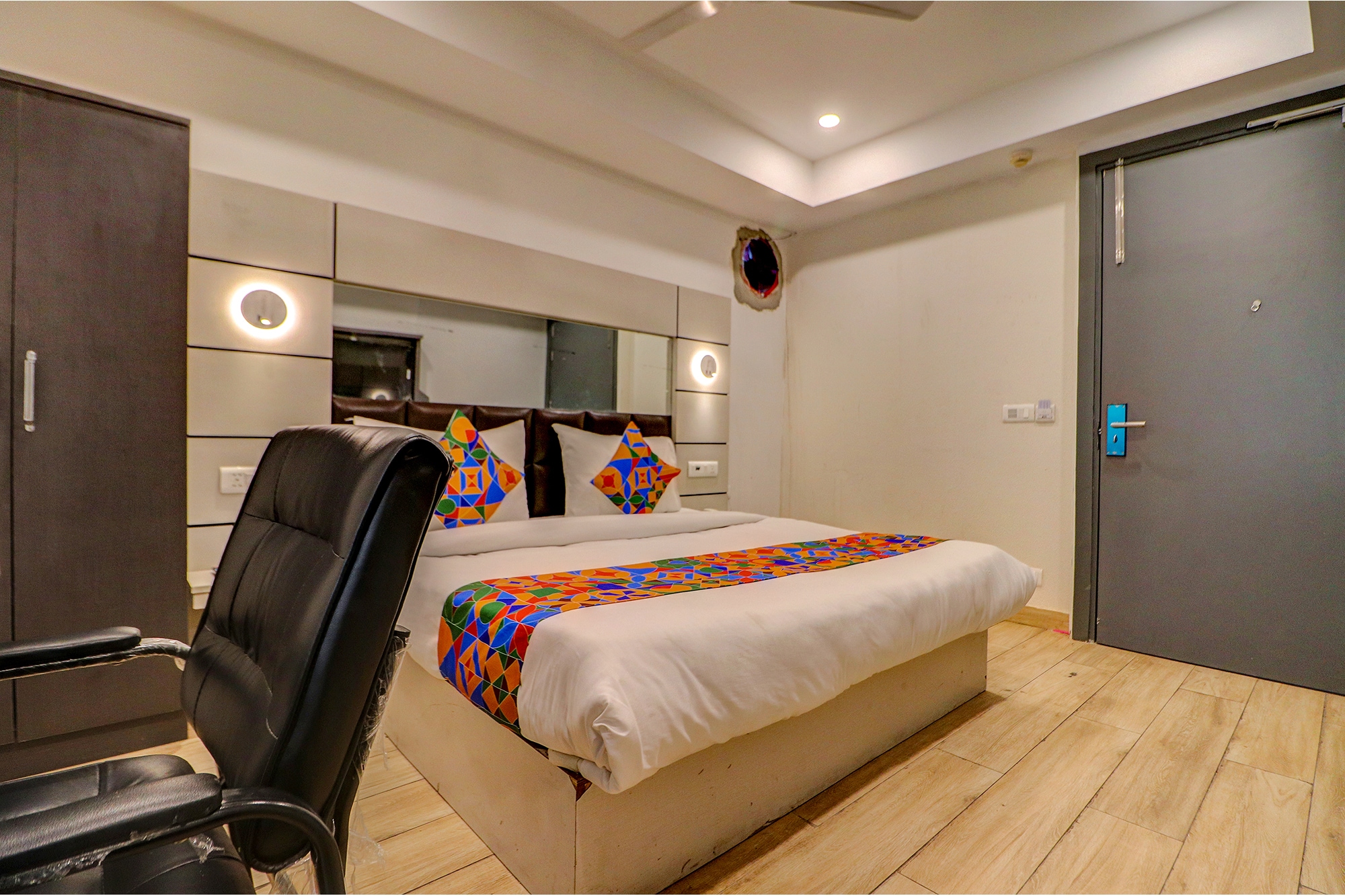 FabHotel Kirti Nagar - Tap to explore photos
