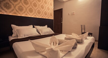 HOTEL MAHALAXMI Room Type - A/C Deluxe Room