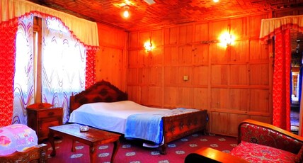 Rajas Palace Houseboats Room Type - deluxe double room
