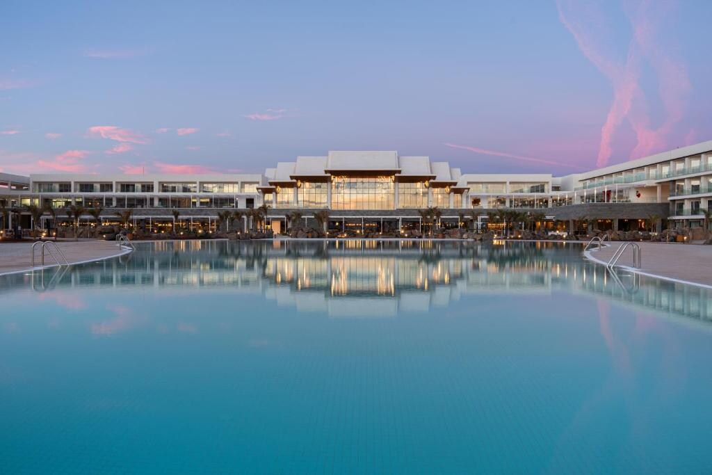 Barcelo playa Blanca - Tap to explore photos