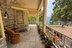 Arnav Homestay- Charming Lakeview Retreat in Nainital