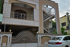 Athidi Mountain View Family s only