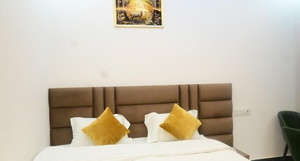 ROYAL AWADH INN. Room Type - Deluxe Room