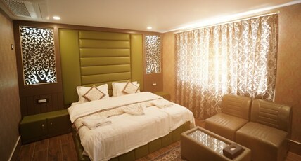 Hotel Asian Comfort Room Type - Super Deluxe City View