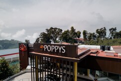 Poppys Pleasant Stay