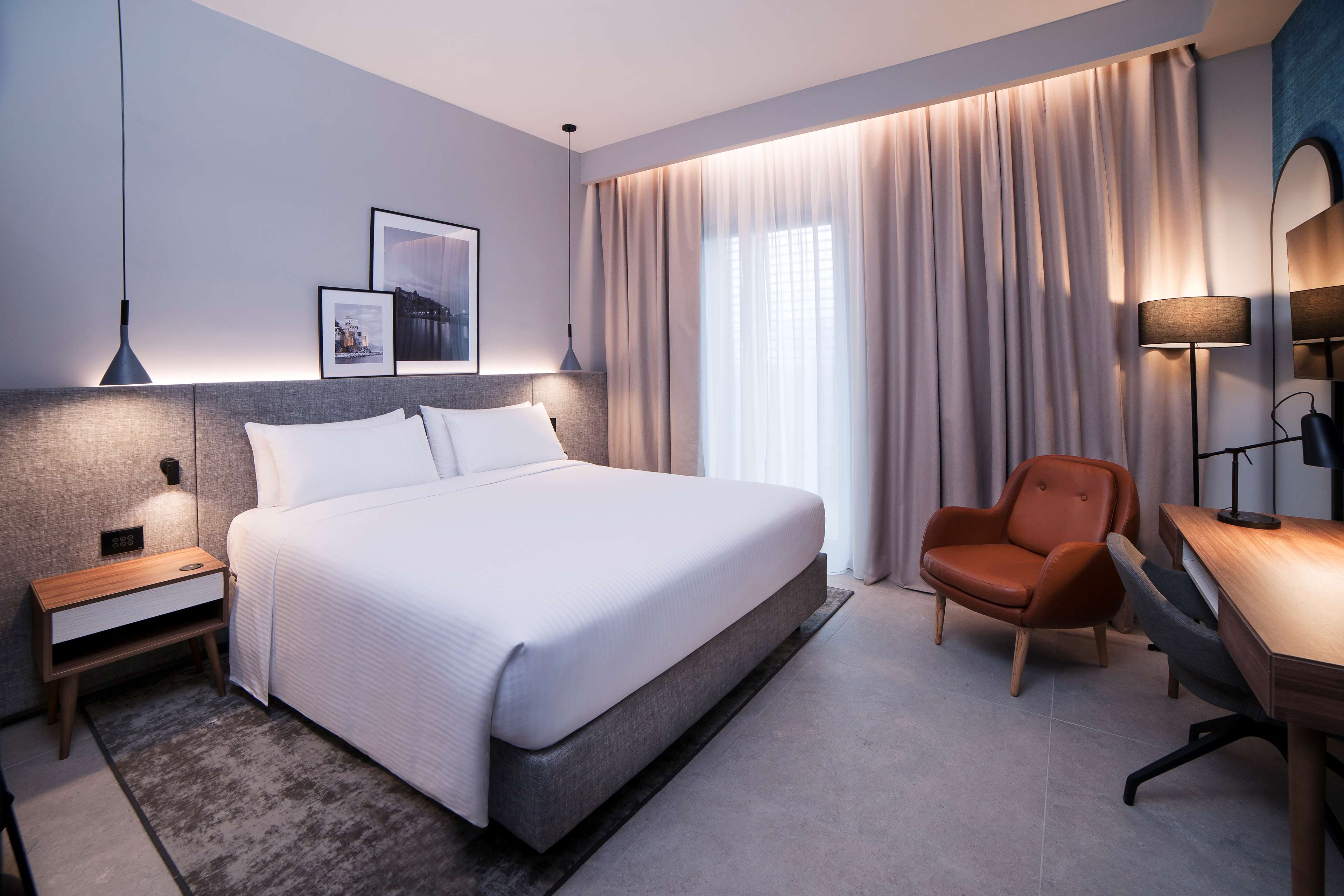 Radisson Hotel Nola Naples - Tap to explore photos