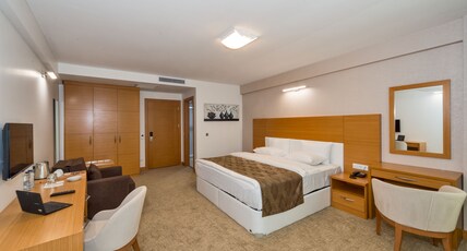 MIEN w SUITES Room Type - CITY VIEW BALCONY ROOM