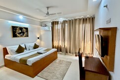 Aura Luxury Studio Near Artemis Hospital