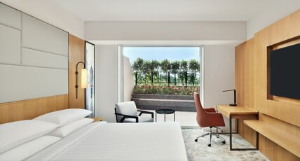 Courtyard by Marriott Nashik Room Type - Guest Room King Bed City View with Balcony