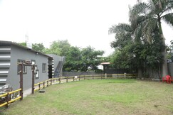 Delightful 5000 Sq ft Private Farm Stay with Garden