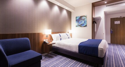 Holiday Inn Express WAKEFIELD Room Type - 1 Double Standard with Free Hot Breakfast