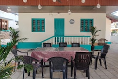 CRADLE N PALMS | BEACHSIDE HOMESTAY