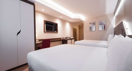 DoubleTree by Hilton Hotel Yerevan City Centre Room Type - TWO QUEEN BEDS DLX FAM RM