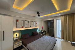 Astra Luxe - Meraki Stays II 2mins from Railway Station, C Scheme