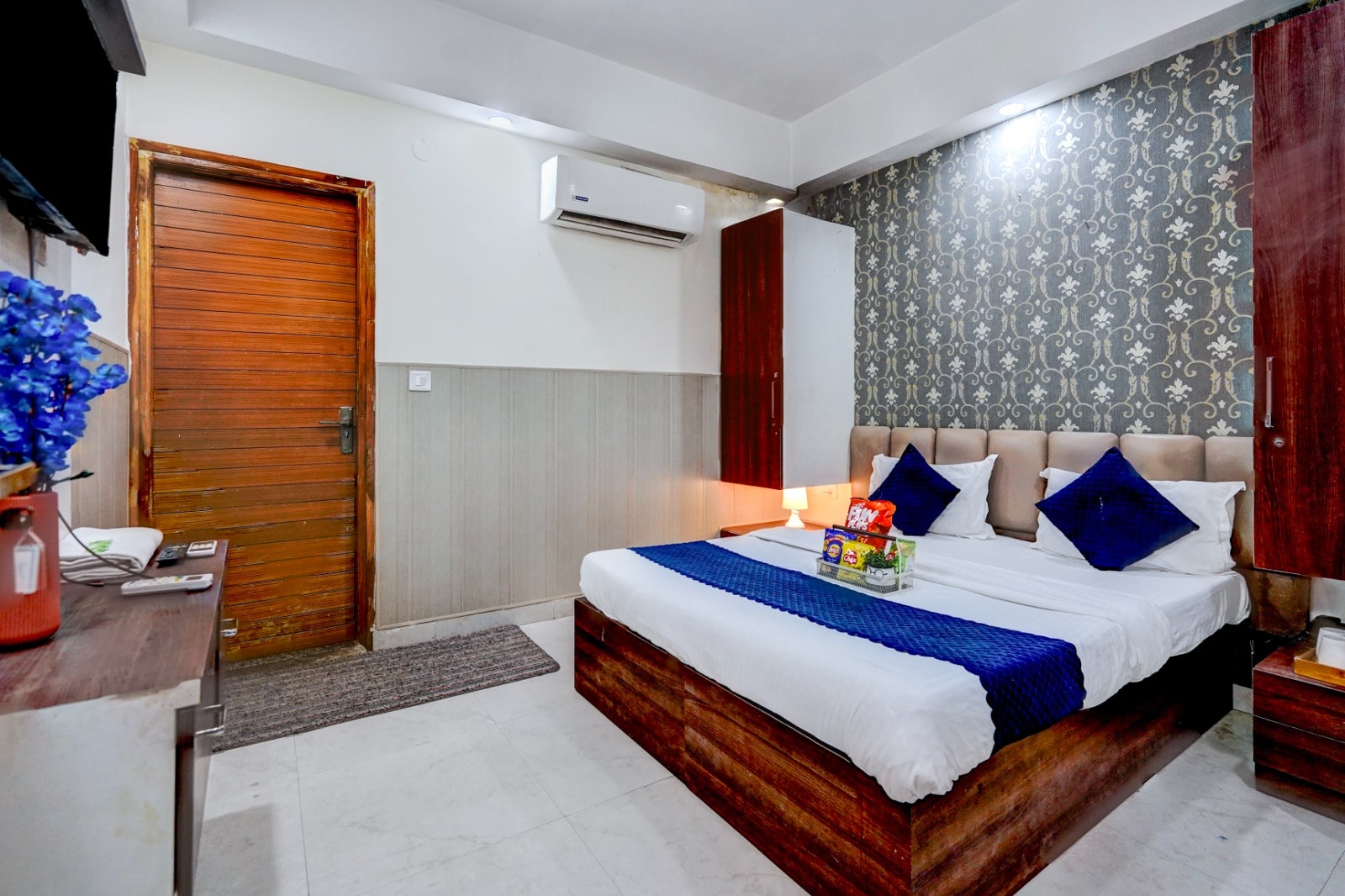 Restin Hotels Near Botanical Garden - Tap to explore photos