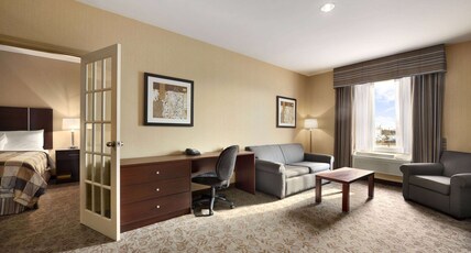 Days Inn by Wyndham Brampton Room Type - 1 King Bed, One-Bedroom, Suite, Non-Smoking