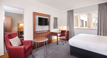 Doubletree by Hilton Hotel Coventry Room Type - QUEEN ACCESSIBLE GUEST RM