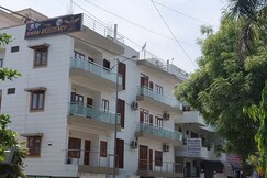 Hotel Aman Residency