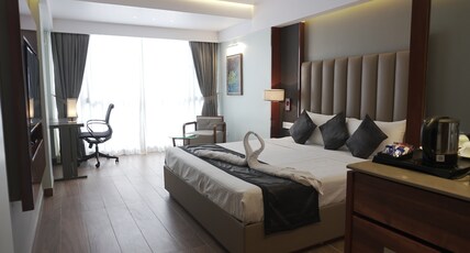 Paras International Room Type - Premium Double Bed