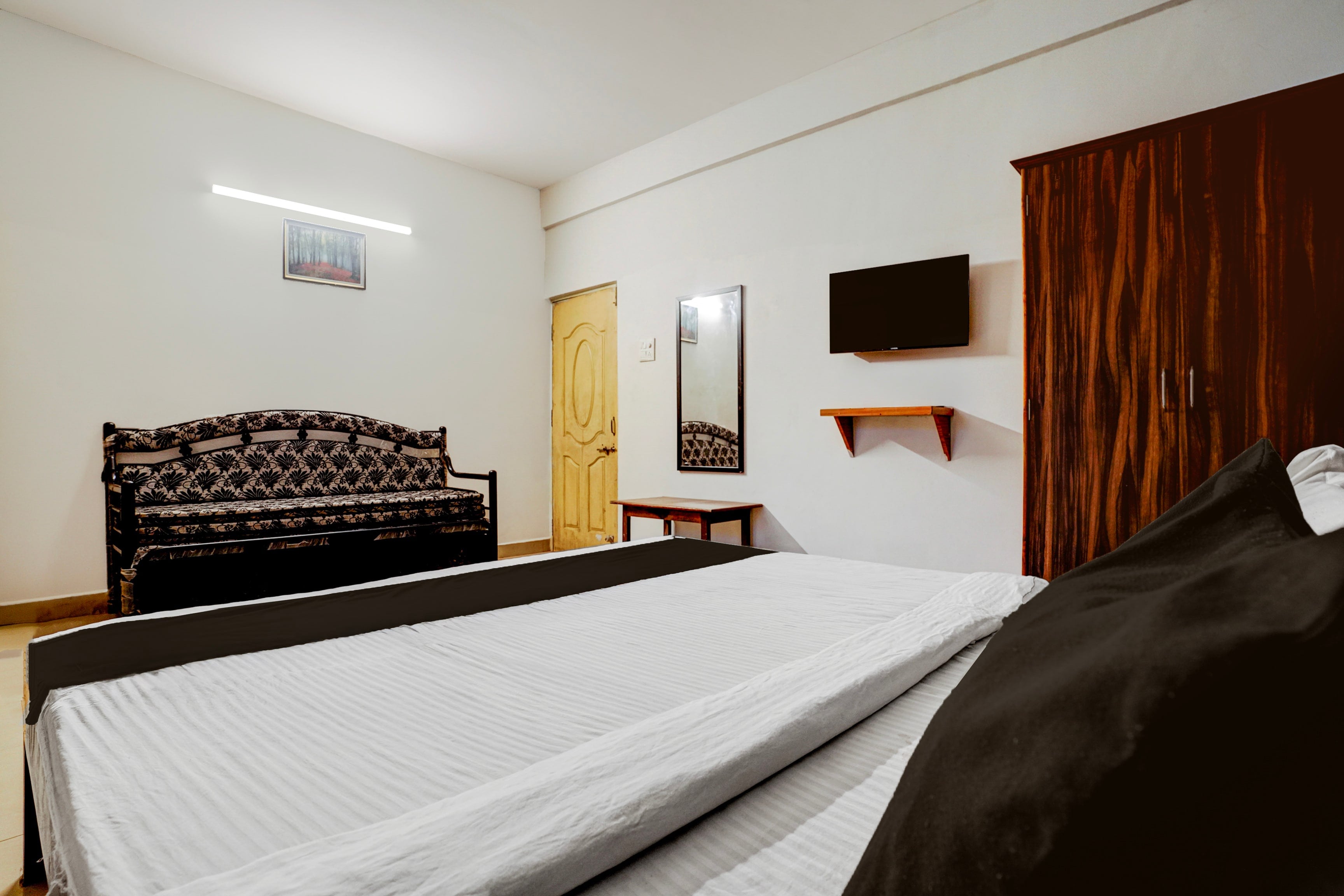 OYO 842637 Kunal guest house - Tap to explore photos