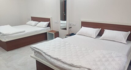 hotel shree balaji Room Type - AC family room (4beded)