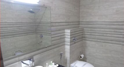 HOTEL SILVER SHINE Room Type - Suite Room