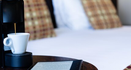 Mercure Maidstone Great Danes Hotel Room Type - Privilege room with 1 double bed and lakeside view