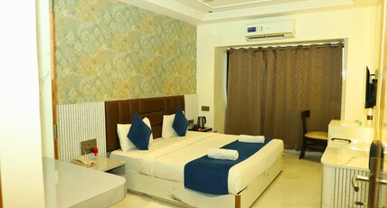 Hotel Shirdi Park Inn (80 Meters From Sai Samadhi Temple) Room Type - Luxury Room AC Hotel Shirdi Park Inn (80 Meters From Sai Samadhi Temple) Room Type - Luxury Room AC