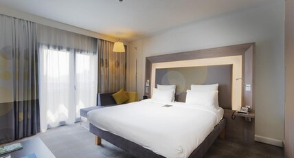 Novotel Istanbul Bosphorus Room Type - Superior Room with 1 Queen Size Bed and Sofa Novotel Istanbul Bosphorus Room Type - Superior Room with 1 Queen Size Bed and Sofa