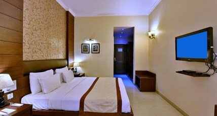 THE ROYAL RETREAT Room Type - Executive Room with Balcony