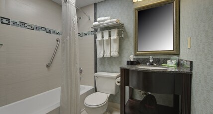 Holiday Inn Plainview-Long Island, an IHG hotel Room Type - 2 Queen Standard