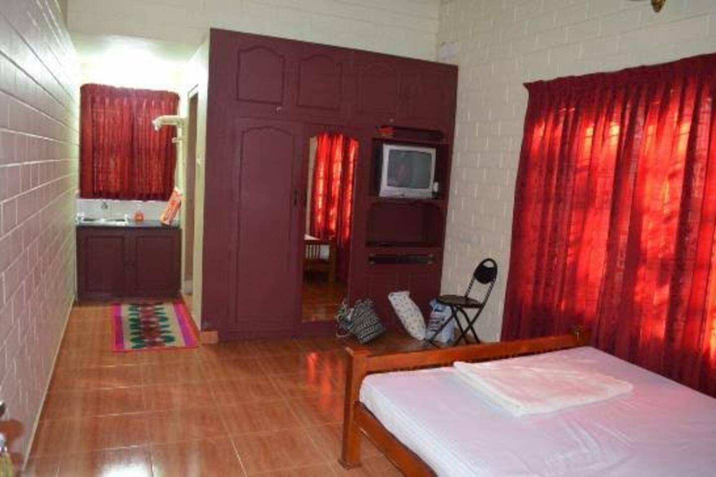 Four Seasons Homestay - Tap to explore photos