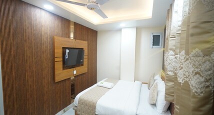 Hotel Mahesh Deluxe Room Type - Deluxe Room