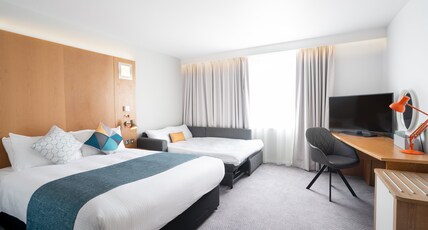 Holiday Inn BOURNEMOUTH Room Type - 1 Queen Standard Single Sofa Bed