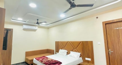Hotel Nakshatra Room Type - luxury room