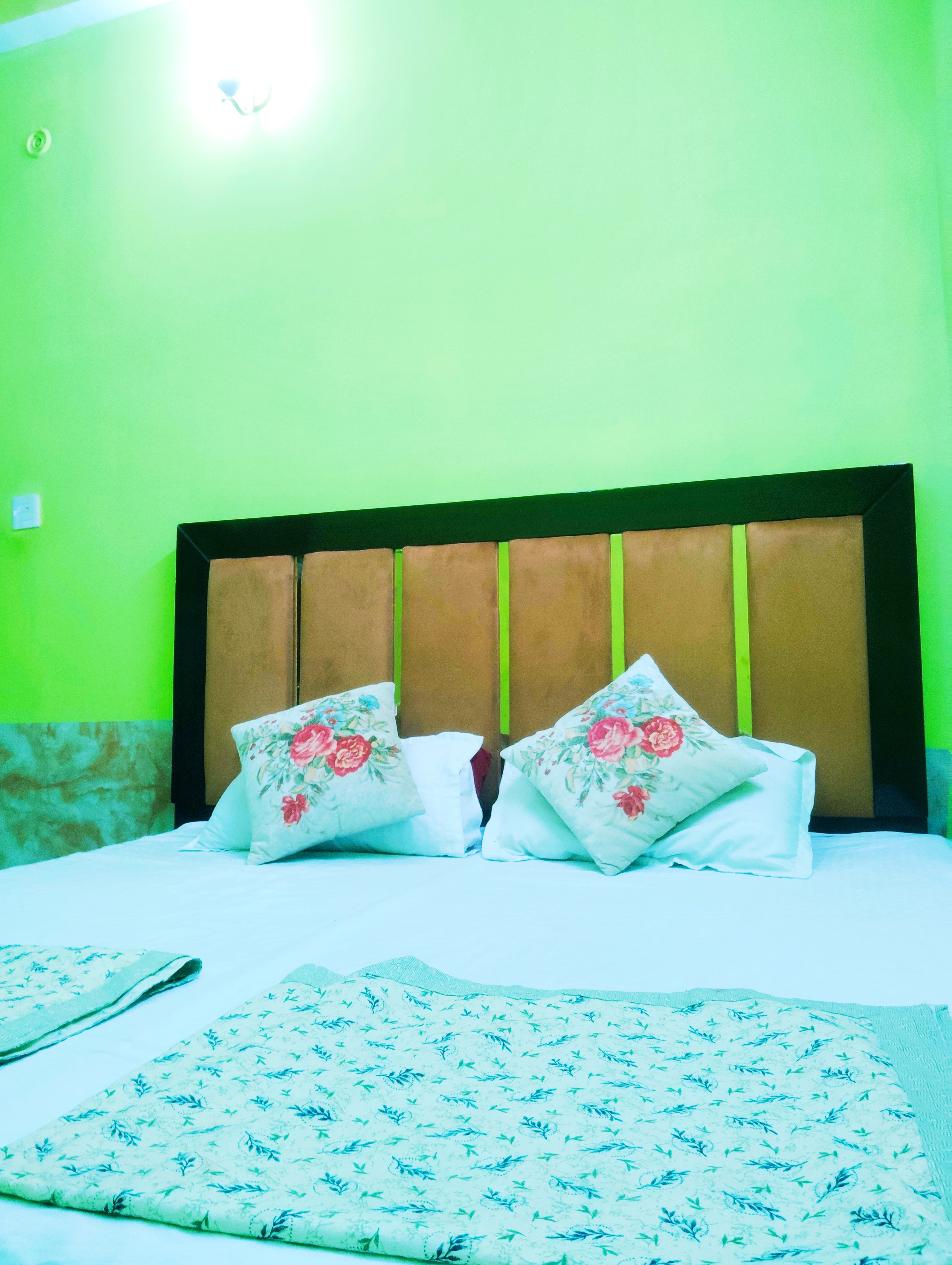 Om Sadan Paying Guest House Ayodhya Dhaam - Tap to explore photos