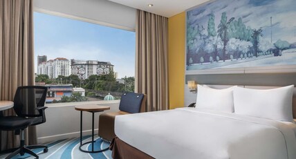 MERCURE JAKARTA CIKINI Room Type - Superior Room with 1 Queen size bed