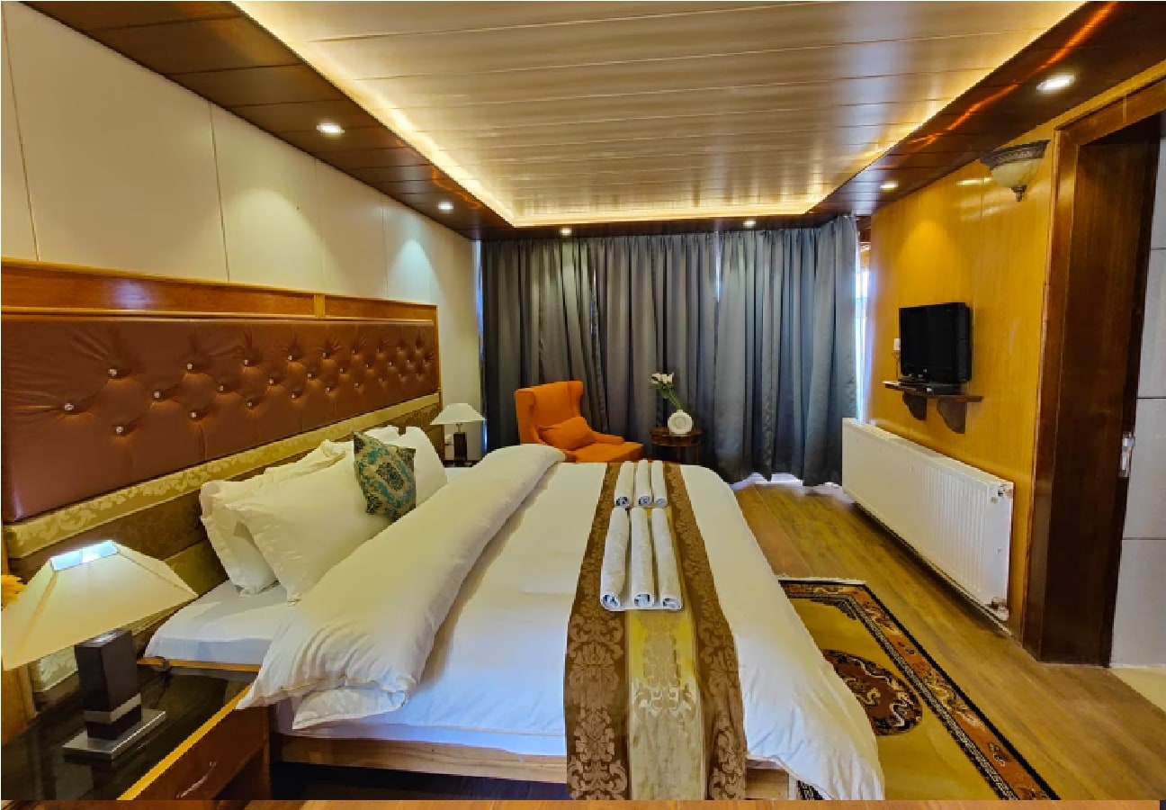 Oriental Hotel - Tap to explore photos