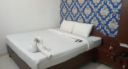 HOTEL WISDOM CELEBRATION Room Type - Premeium Room