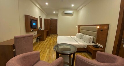 DLS The Classio Room Type - Classic Club Balcony Room