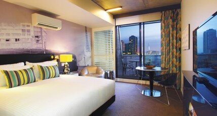 Oaks Melbourne on William Suites Room Type - Studio Park Deluxe Room