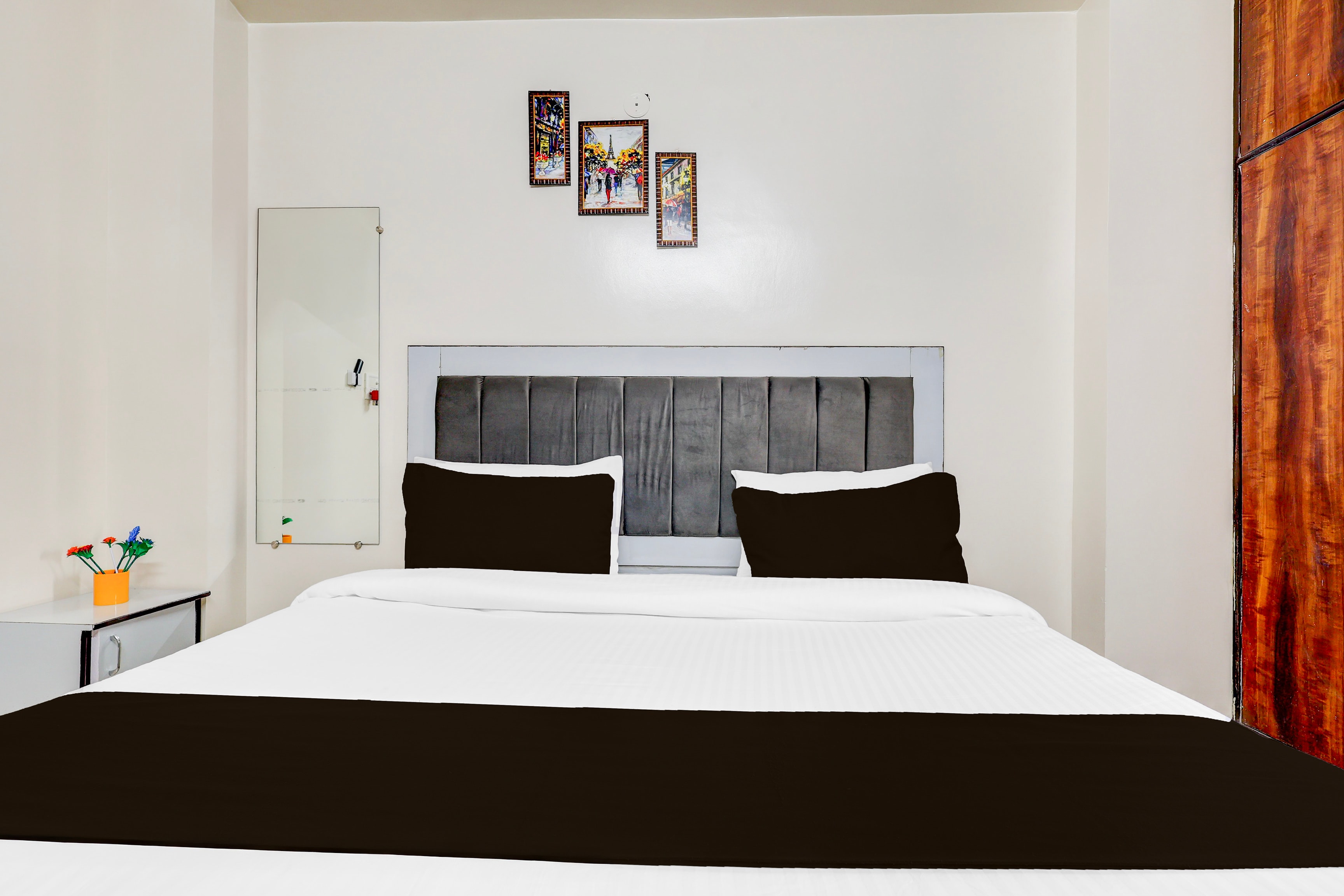 Hotel O D.S.Tower - Tap to explore photos