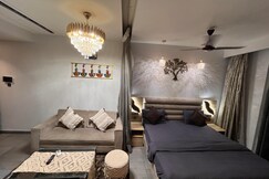 The Supernova Suites ,38th floor, River and city view