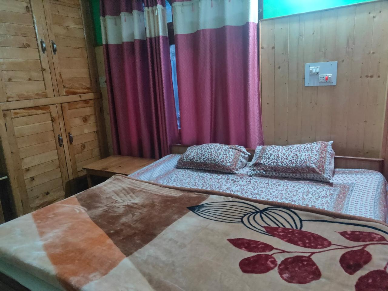 The River Front Homestay Jibhi - Tap to explore photos