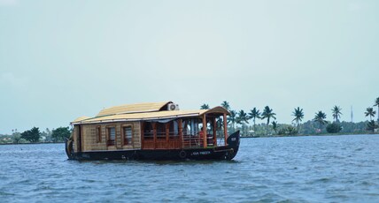 White Rose House Boat Room Type - AC Deluxe Room in a Private Houseboat - AC from 9 PM to 6 AM White Rose House Boat Room Type - AC Deluxe Room in a Private Houseboat - AC from 9 PM to 6 AM