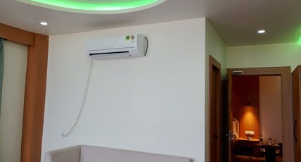 Hotel Vayu Banquet & Restaurant Room Type - Deluxe Room