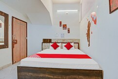 OYO 805675 Hotel The Goldy Inn