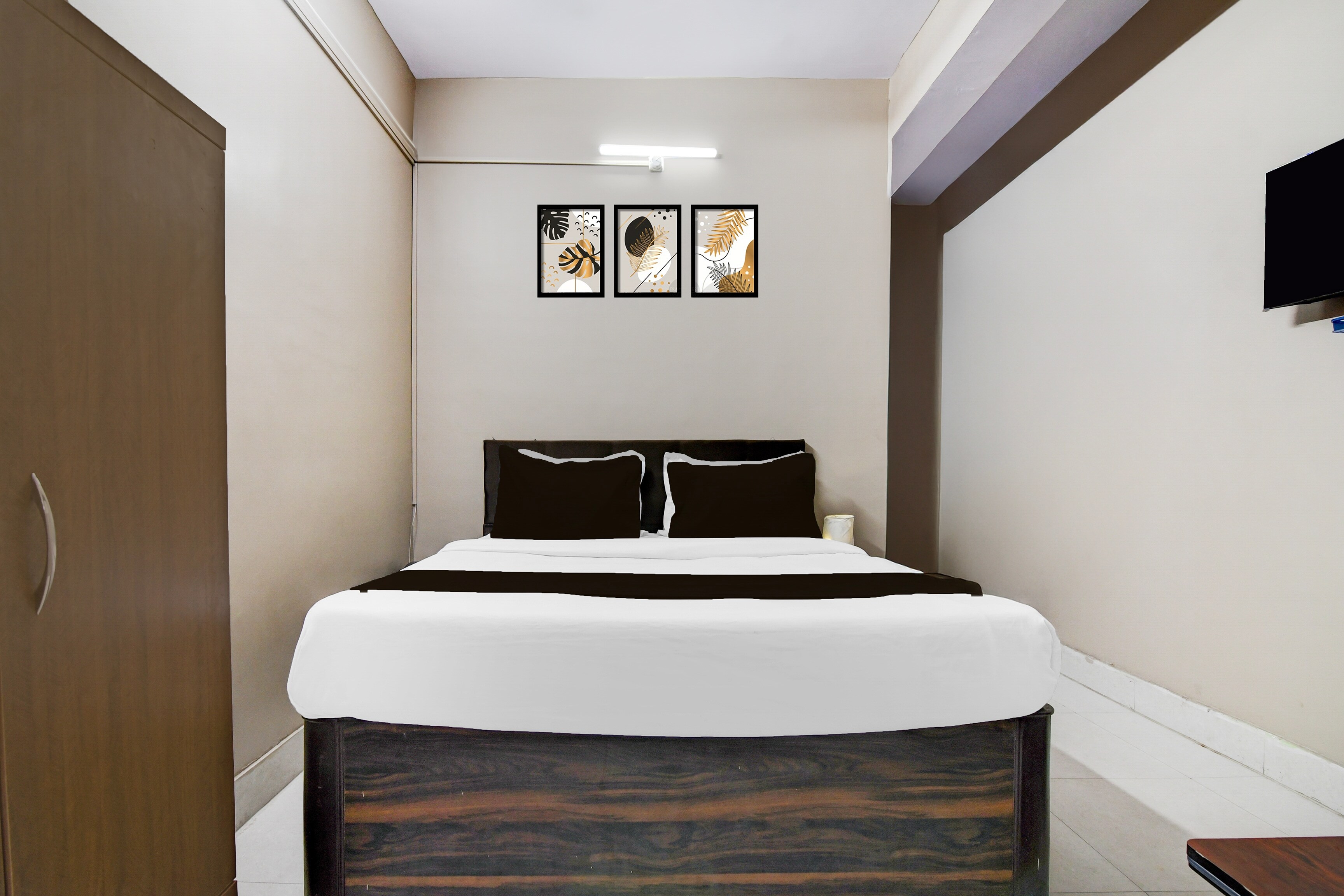 Super Collection O NIT More Adityapur Formerly Hotel Subheksha - Tap to explore photos